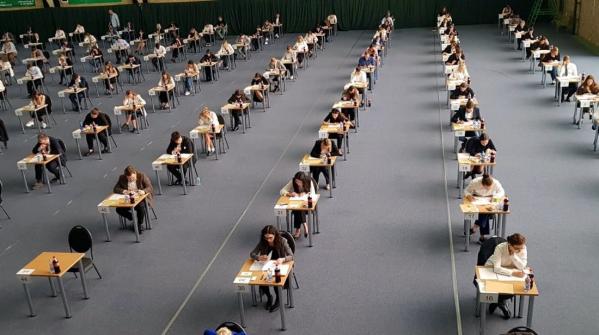 Wyniki egzaminu wstępnego na aplikację notarialną 2025 - dwie dekady kształcenia przyszłych notariuszy